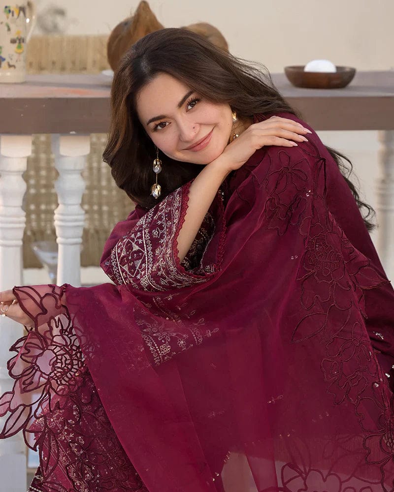 QAMLAMKAR SUMMER LAWN EMBOIDERED 3 PCS COLLECTION 2026